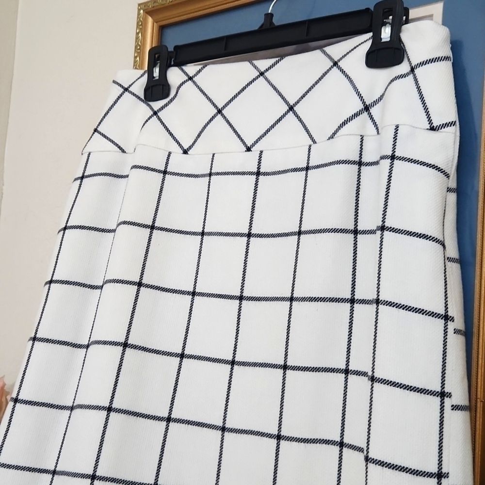 Elegant White Checkered Modest Skirt Large Career - Picture 2 of 7